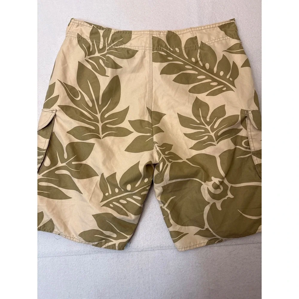 Hawaiian Performance Surfwear Mens 34 Board Shorts Tan Green Monstera Leaf Cargo